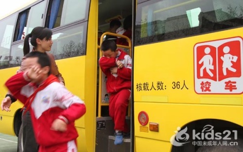 沂南：開展校車安全主題教育活動(dòng)(組圖)