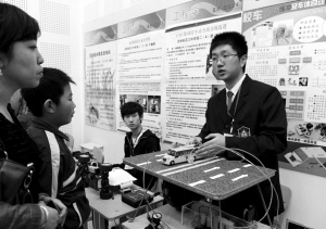 東北師大附中學生發明校車側翻緩沖系統