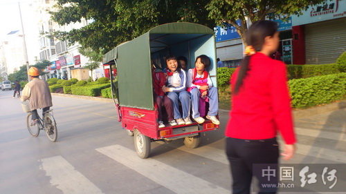 如此“校車”(圖)