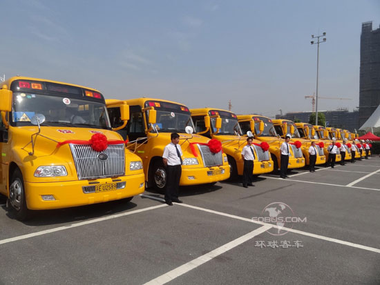 專為學(xué)童安全而來(lái) 60輛宇通校車今起服役江蘇吳江