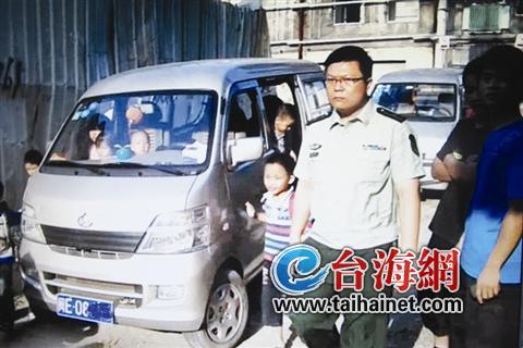 廈門一10座的“校車”竟然擠了42個人