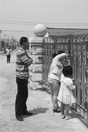 女童放學路上被碾壓 校車未送醫院半路將其扔下