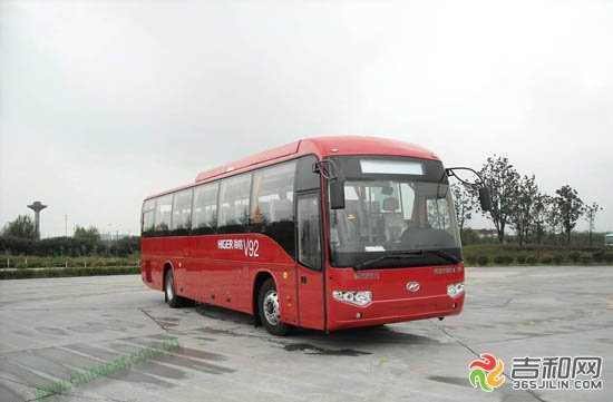 吉林：老嫗被校車刮倒 搶救無(wú)效死亡