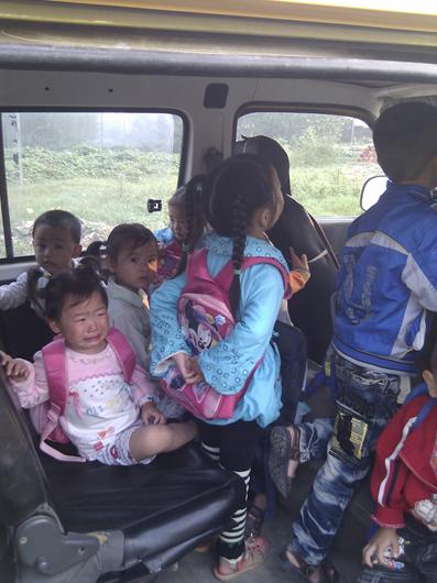 7座面包車(chē)擠了33名幼兒 天門(mén)督查整頓幼兒園校車(chē)(圖)