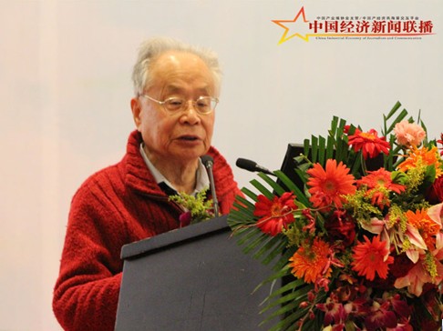 何祚庥:依靠新技術推動電動車發展