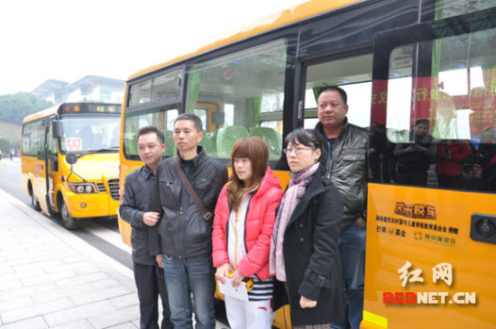 湖南“快樂校車”駛進湖南奧運冠軍母校