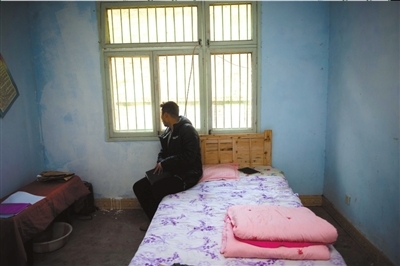 □蓋學(xué)校買校車當(dāng)老師□山區(qū)支教6年投入60萬(wàn) 國(guó)安老隊(duì)員灑愛山那邊