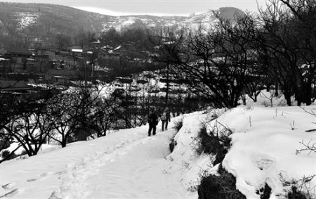 關注山村孩童上學路：無黑校車 女娃和山路博弈