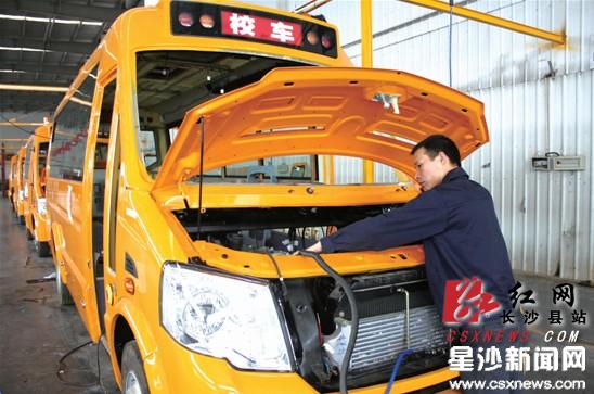 長沙縣1100多輛不規范校車改裝后上路