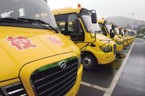 丹陽“大鼻子”校車將投運 配防撞監(jiān)控裝置