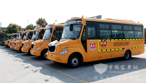 近百輛校車蓄勢2013 申龍尋求穩中取勝