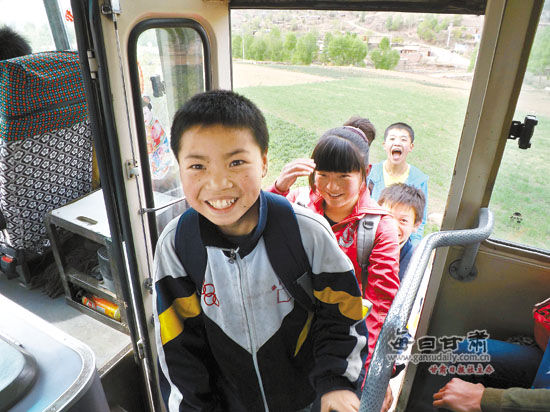 蘭州嘗試校車運營新模式農村配備校車專業化才是最終出路