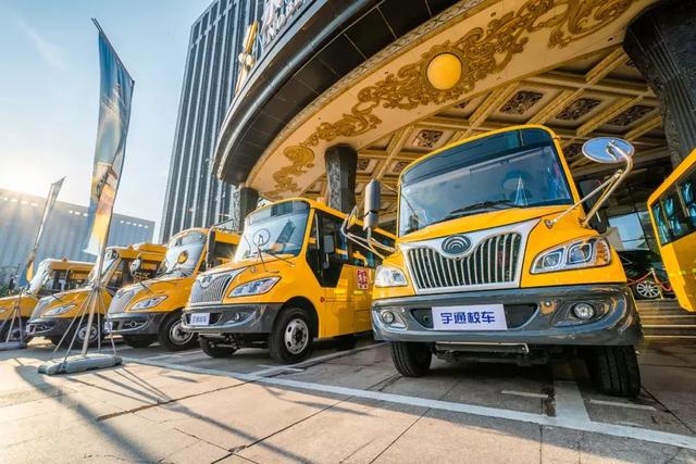 漲知識(shí)！為啥校車都長著一個(gè)長鼻子？