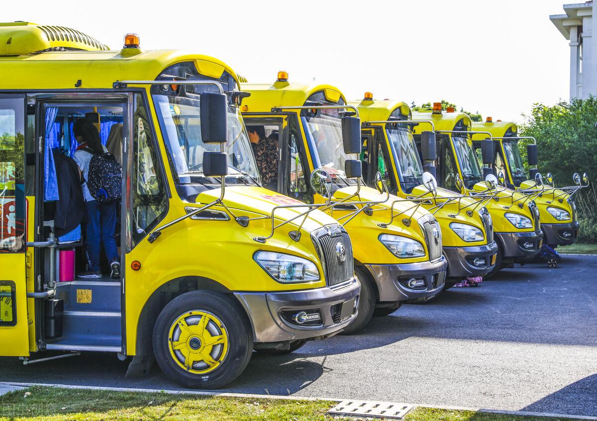 守護(hù)兒童安全，面對校車你會(huì)正確避讓嗎？不正確罰款200元扣6分！