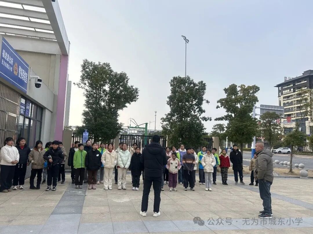 無為市城東小學開展校車突發事故應急疏散演練