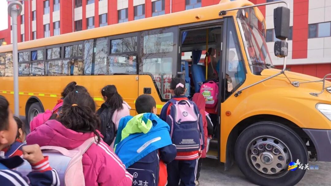 投入95.8萬元！好消息！嘉峪關(guān)這248名學(xué)生可以免費(fèi)乘坐校車~