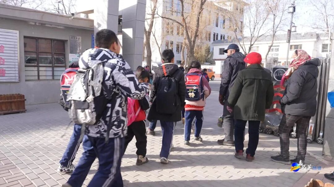 投入95.8萬元！好消息！嘉峪關(guān)這248名學(xué)生可以免費(fèi)乘坐校車~