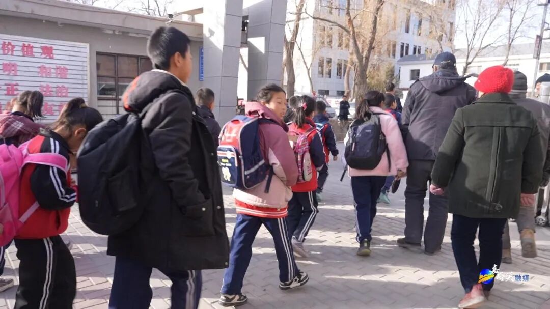 投入95.8萬元！好消息！嘉峪關(guān)這248名學(xué)生可以免費(fèi)乘坐校車~