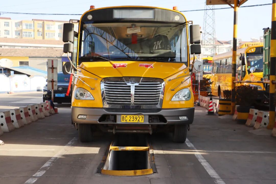 嚴(yán)謹(jǐn)年檢守安全  規(guī)范運(yùn)營(yíng)護(hù)平安——山西夢(mèng)帆校車公司有序開展校車正常年檢工作