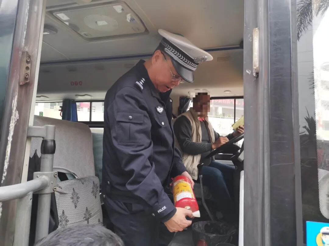 護航開學季|嚴把校車“安全關” 筑牢護學平安路 護航開學季|嚴把校車“安全關” 筑牢護學平安路