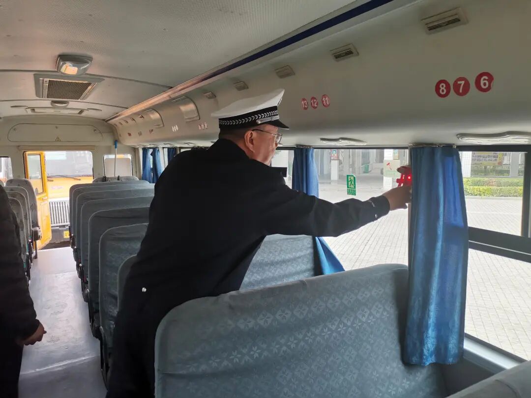 護航開學季|嚴把校車“安全關” 筑牢護學平安路 護航開學季|嚴把校車“安全關” 筑牢護學平安路