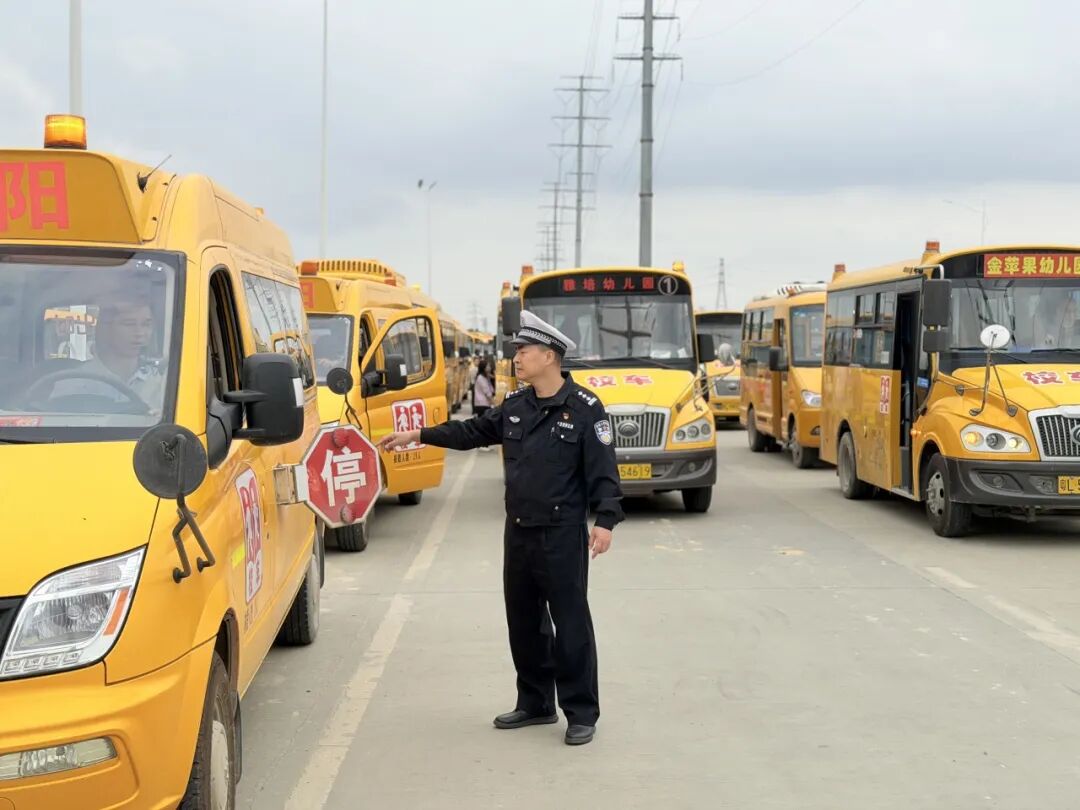 【護航開學季】博羅公安嚴把校車“安全關”