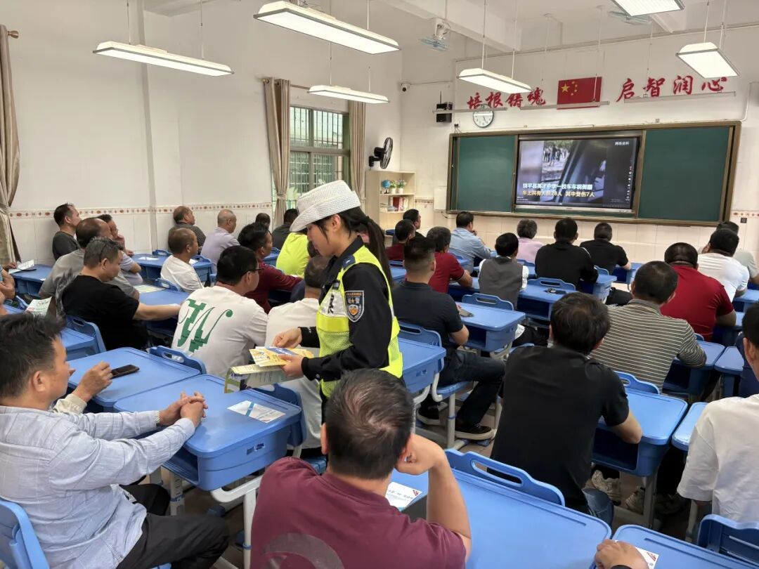 【護航開學季】博羅公安嚴把校車“安全關”