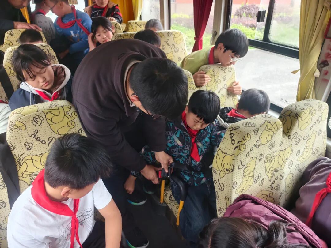 安全“童”行，防患未然——固鎮鎮中心小學校車應急疏散演練紀實