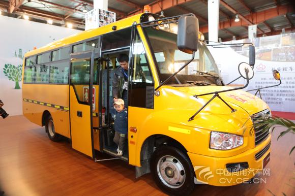 一汽校車(chē):智在安全 踐責(zé)在心