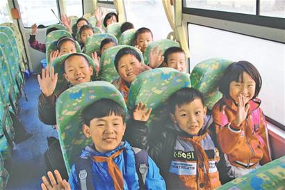 交運 校溫馨 車開通嶗山新線路