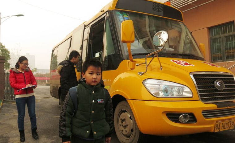 校車安全現狀堪憂 校車管理成短板