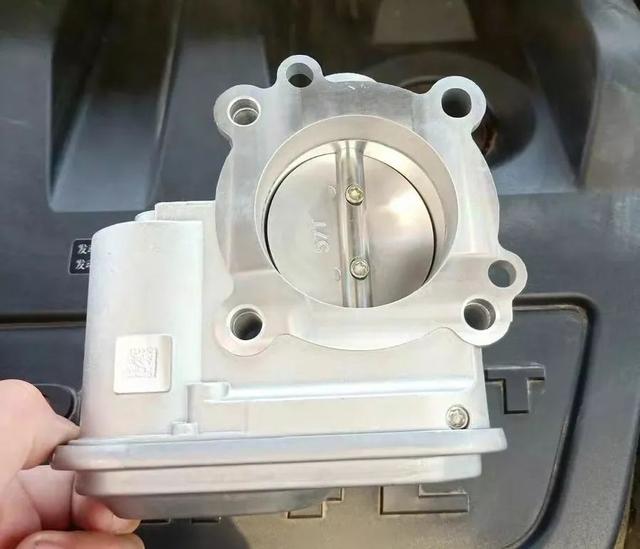 校車發(fā)動(dòng)機(jī)節(jié)氣門的保養(yǎng)方法，你能自己清洗嗎？