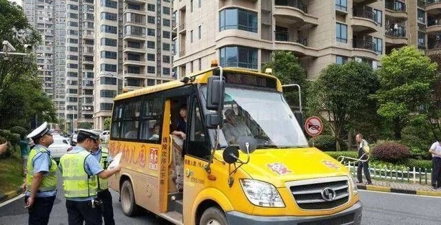 校車加油時應注意哪些安全措施