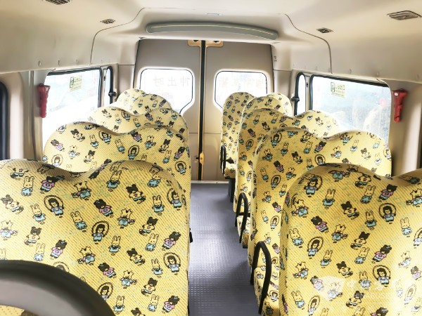 用責任與愛心占領教育高地 歐輝品質校車進“冰城”