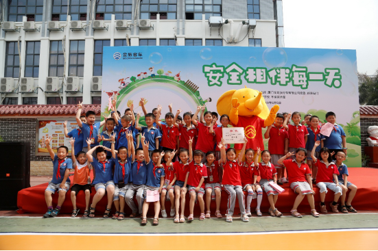 操場化身“校車賽道” 廈門金旅校園公益讓孩子們在游戲中收獲安全