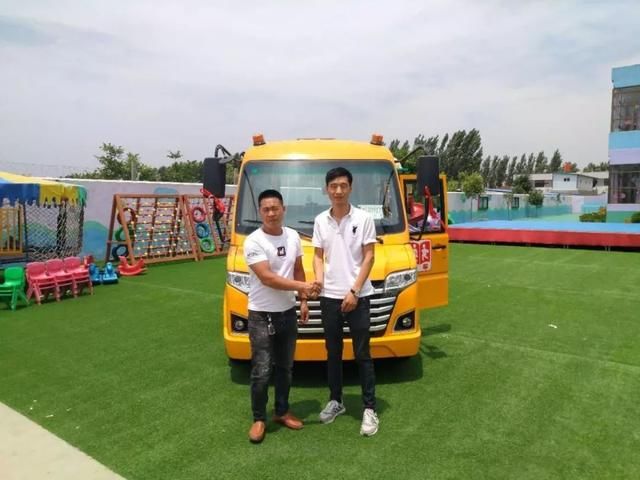 再創(chuàng)佳績｜五菱校車多地交車成功