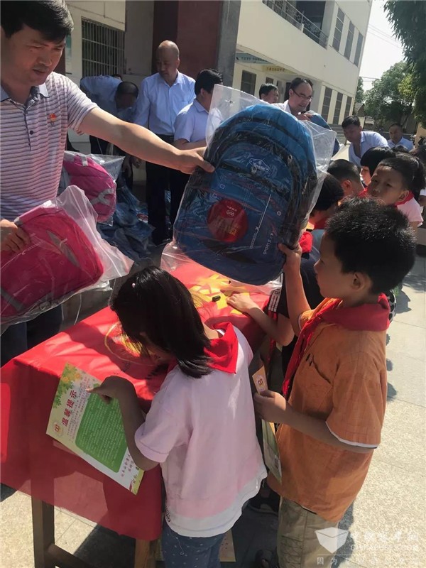 情系留守兒童，“百城千校”安凱校車公益行為愛再出發