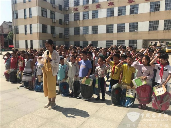 情系留守兒童，“百城千校”安凱校車公益行為愛再出發