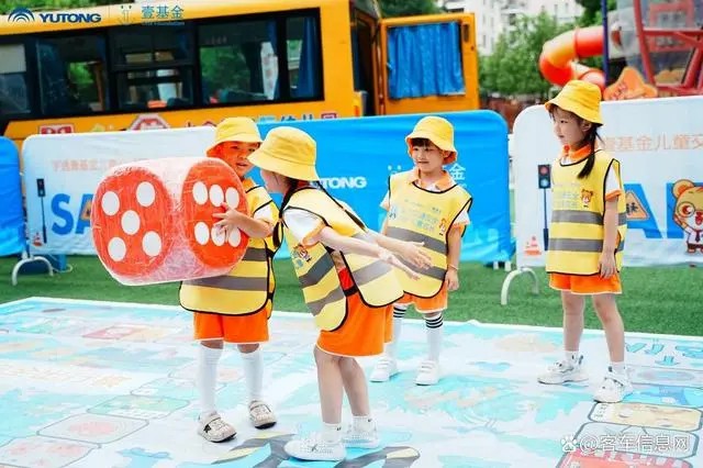 宇通&amp;壹基金兒童交通安全公益行走進福建千人活動站