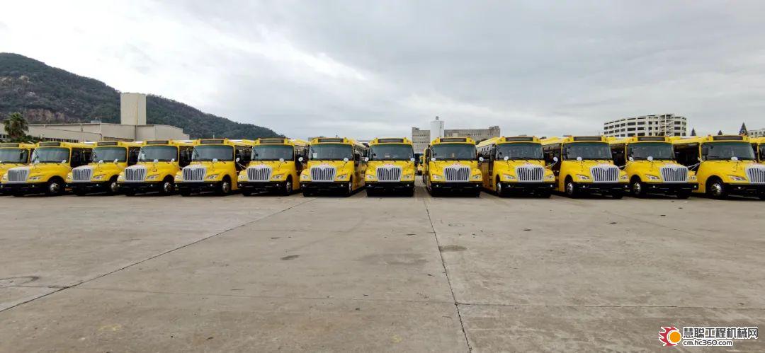 搭載玉柴“芯”的校車 閃亮“一帶一路”