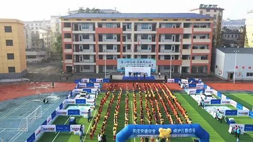 宇通&壹基金兒童交通安全公益行走進市一小