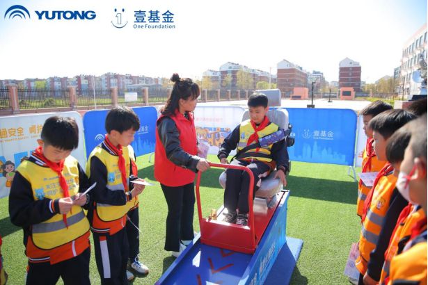 宇通壹基金兒童交通安全公益行走進鹽山