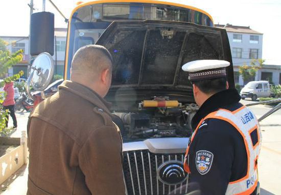 臨猗縣嚴(yán)格校車管理 確保學(xué)生安全