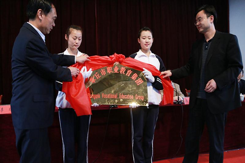 章丘教育2014年盤點 成立職業教育集團啟動校車安全工程