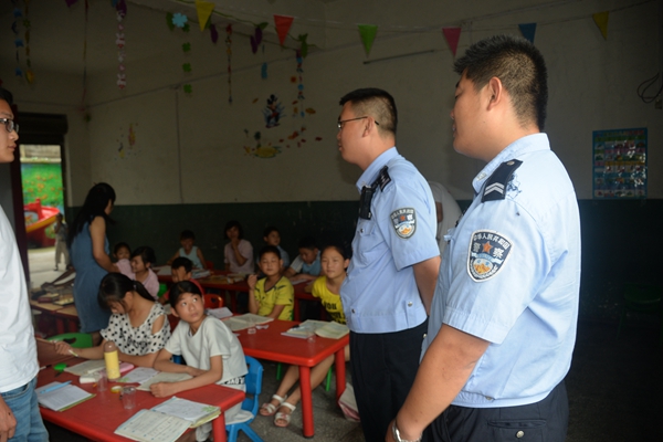 信陽明港暑期也要狠抓幼兒園校車道路交通安全管理工作