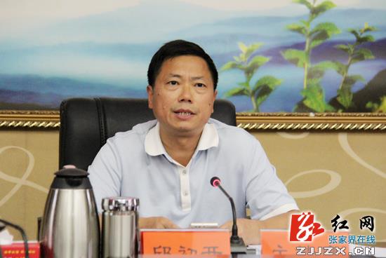 湖南省慈利縣第16次常委會(huì)議校車安全管理工作匯報(bào)