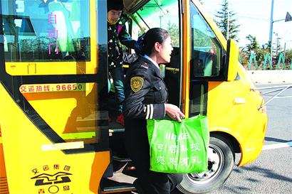 青島市嶗山特教學(xué)校，學(xué)生有位“校車媽媽”