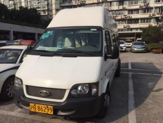 上海長寧一涉外幼兒園用無資質(zhì)校車 校車司機被扣車罰2萬