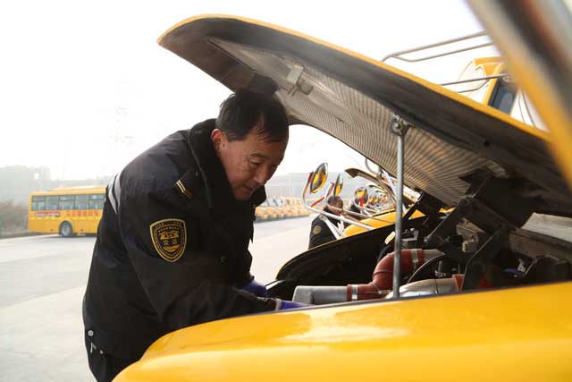 青島1800輛校車放寒假， 下學(xué)期校車線路需提前報名