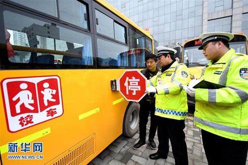 安徽亳州：校車“體檢”迎開學
